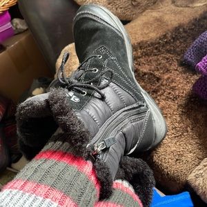 Black city winter boots